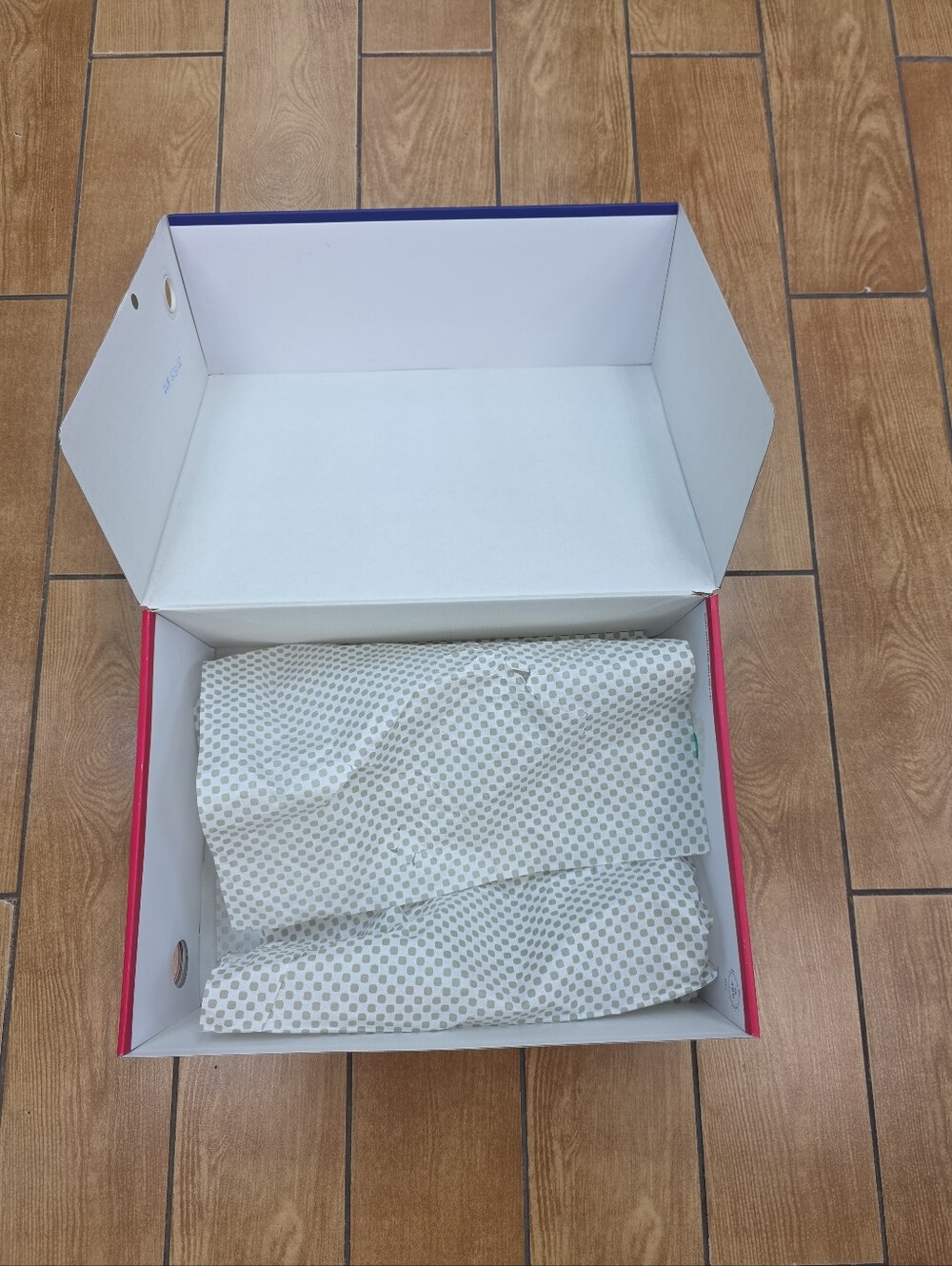 Empty Shoe Box - Picture 6 of 6